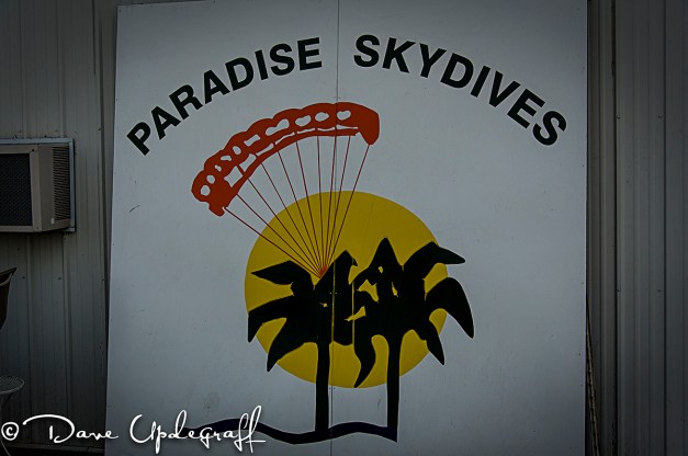 Paradise Skydivers Sign